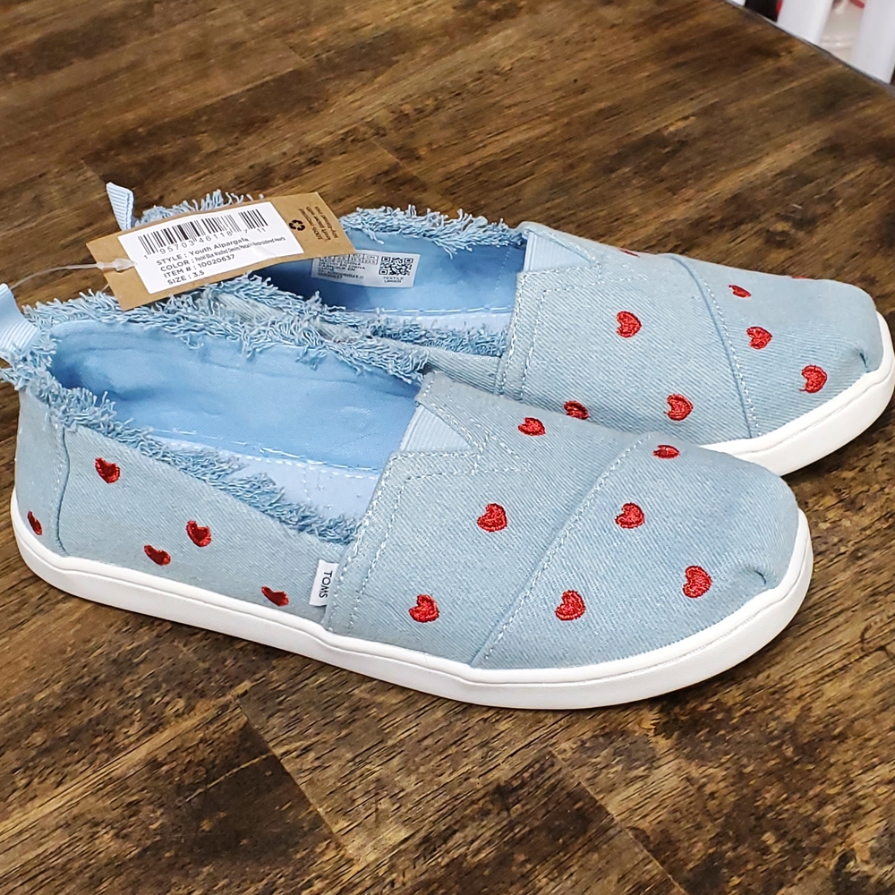 Youth Toms Blue Heart-Patterned Shoes